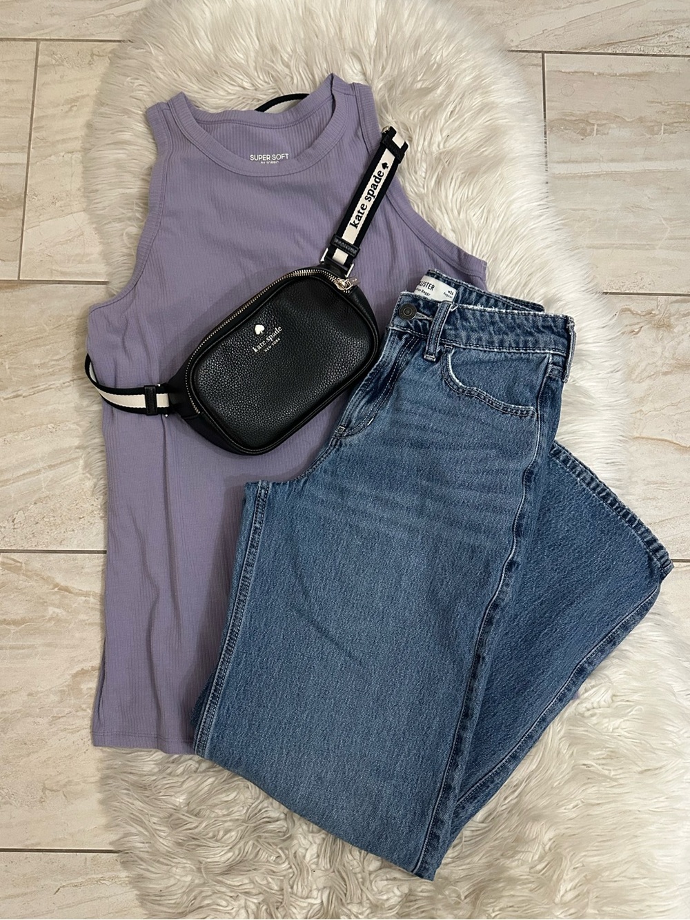 Hollister High-Rise Baggy Denim Jeans in Faded Blue